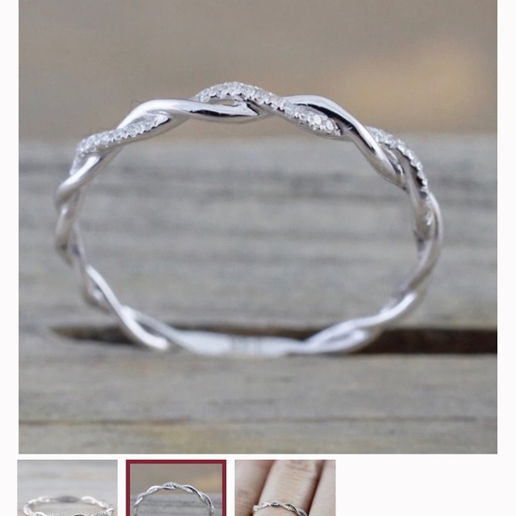 NEW Twist Classical CZ Austrian Crystals Ring - Picture 2 of 3